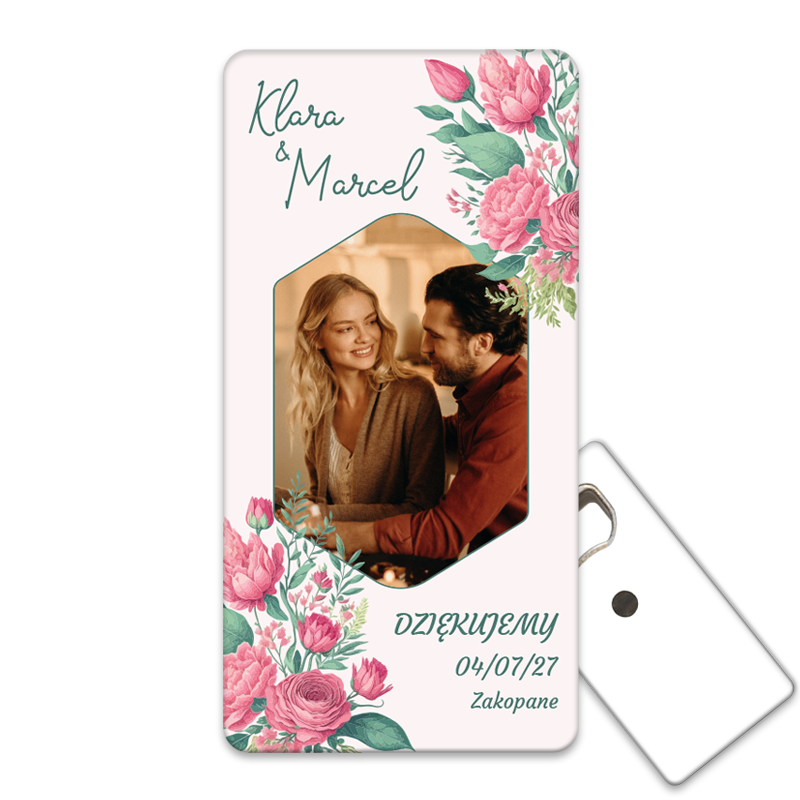 Personalizowany otwieracz do butelek dla gości weselnych z ramką na zdjęcia otoczoną różowymi różami, idealny jako prezent ślubny.