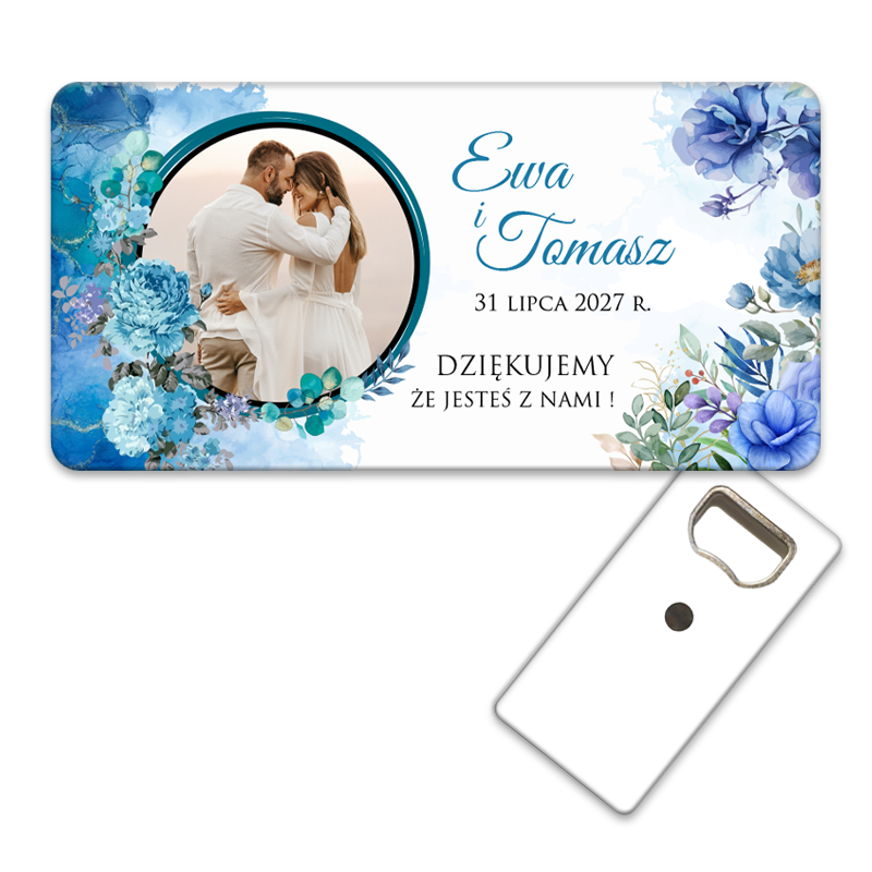 Personalizowany otwieracz do butelek z kwiatami w odcieniach niebieskiego i turkusowego, idealny na prezenty ślubne.