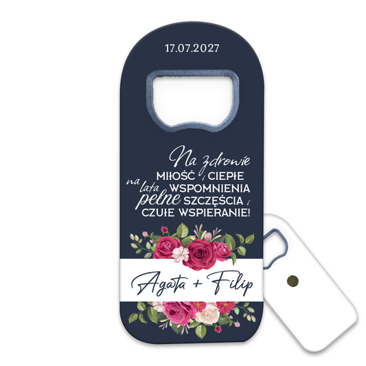 Personalizowany otwieracz do butelek dla gości weselnych z pięknym bukietem róż na granatowym tle, idealny magnesy na ślub.