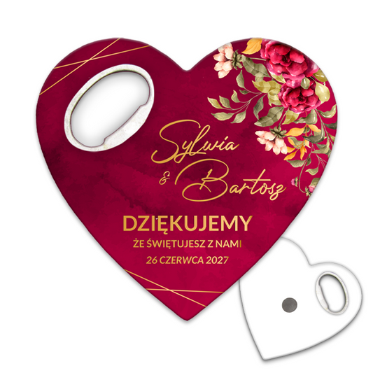 Otwieracz do butelek z magnesem z bordowym tłem, ozdobiony kwiatami i złotymi napisami, idealny na podziękowania dla gości weselnych.