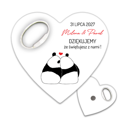Prezenty otwieracz do butelek dla gości weselnych z motywem zakochanych pandzi, idealny na wyjątkowe przyjęcia.